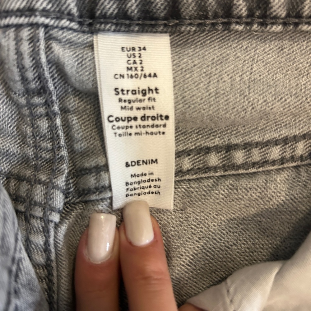 Knee Rip Low Rise Jeans - Picture 3 of 4
